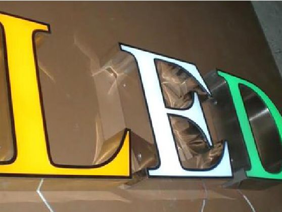 柳州介绍LED招牌的基础知识。